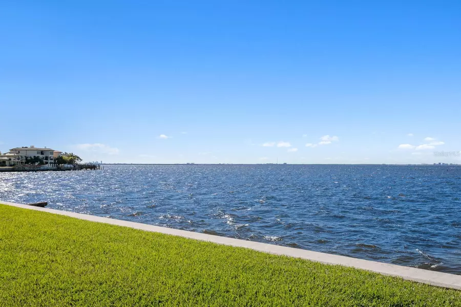 5033 W SAN MIGUEL ST, Tampa, FL 33629