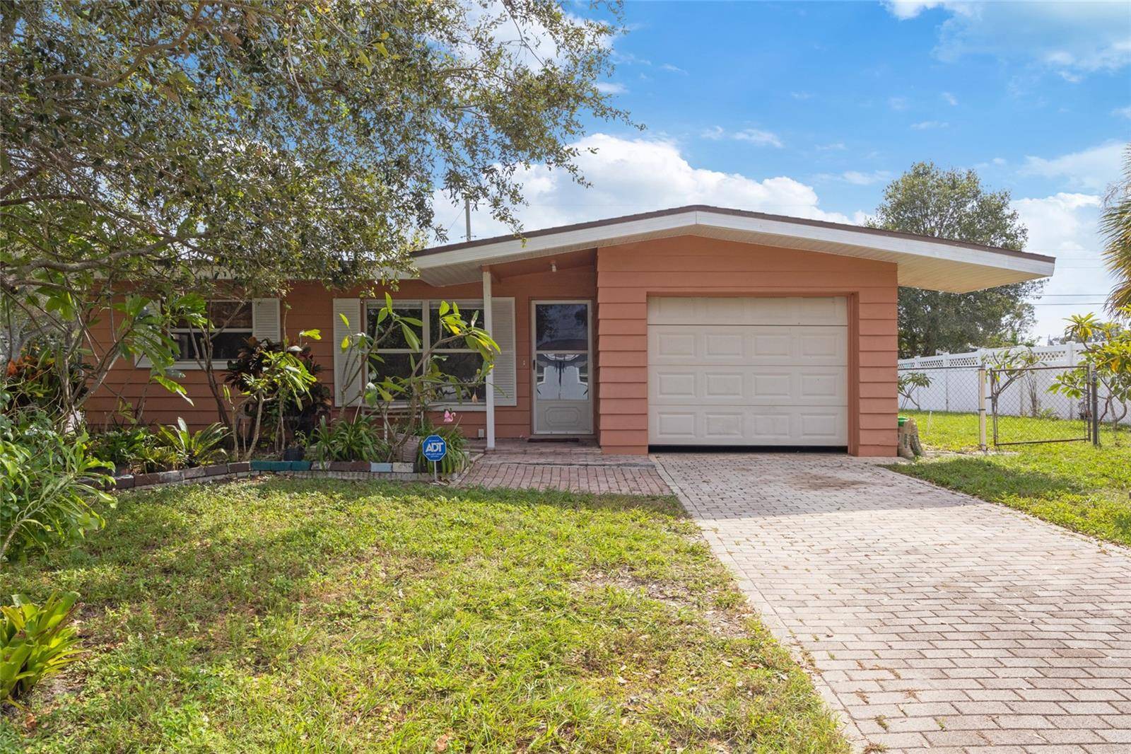 3198 HUNTINGTON DR, Largo, FL 33771