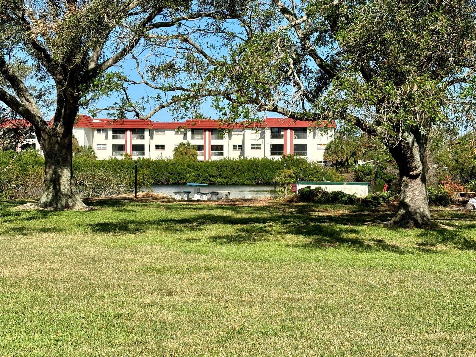 4550 OVERLOOK DR NE #151, St Petersburg, FL 33703