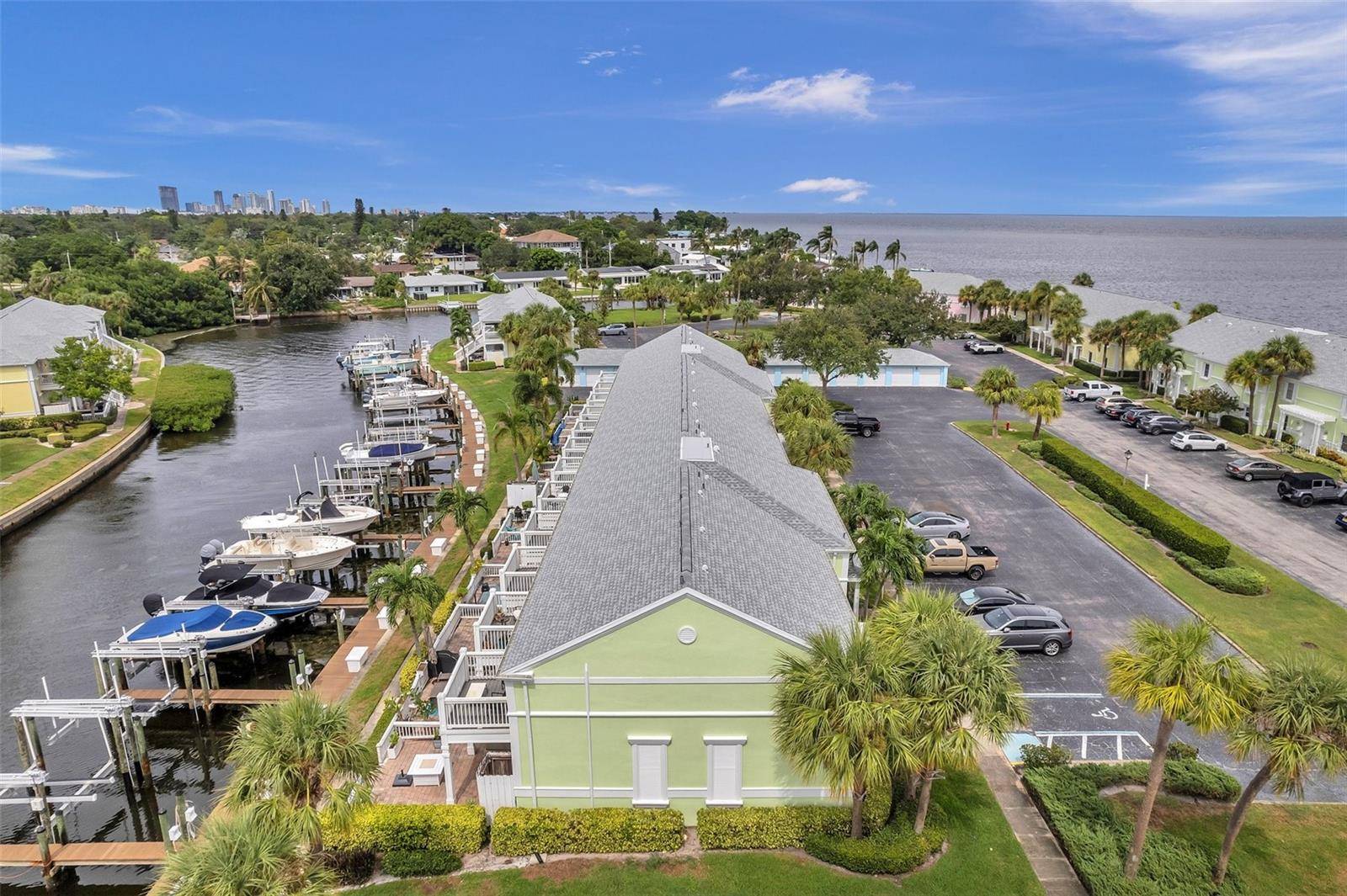 St Petersburg, FL 33705,4789 COQUINA KEY DR SE