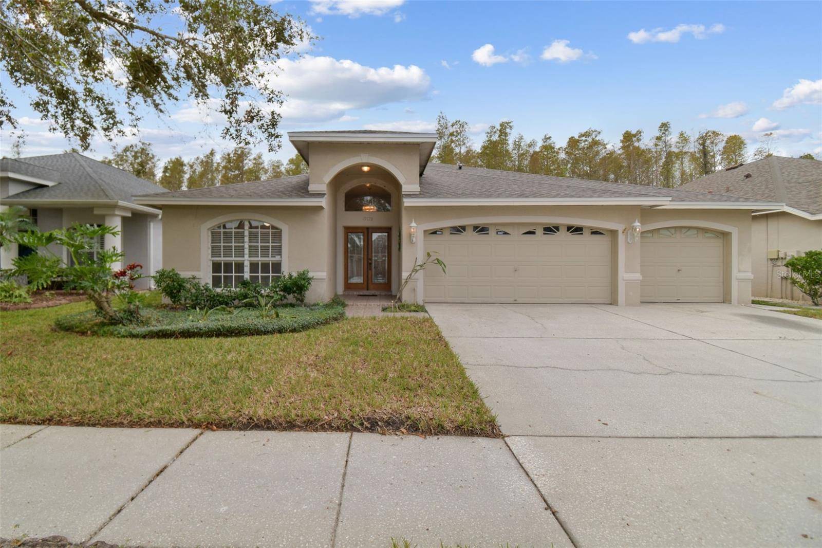19728 MORDEN BLUSH DR, Lutz, FL 33558
