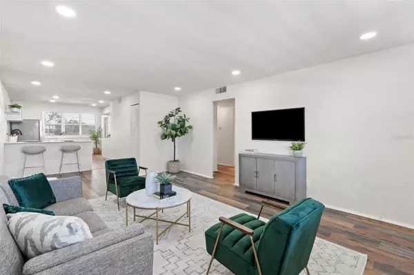 St Petersburg, FL 33703,4915 BAY ST NE #324