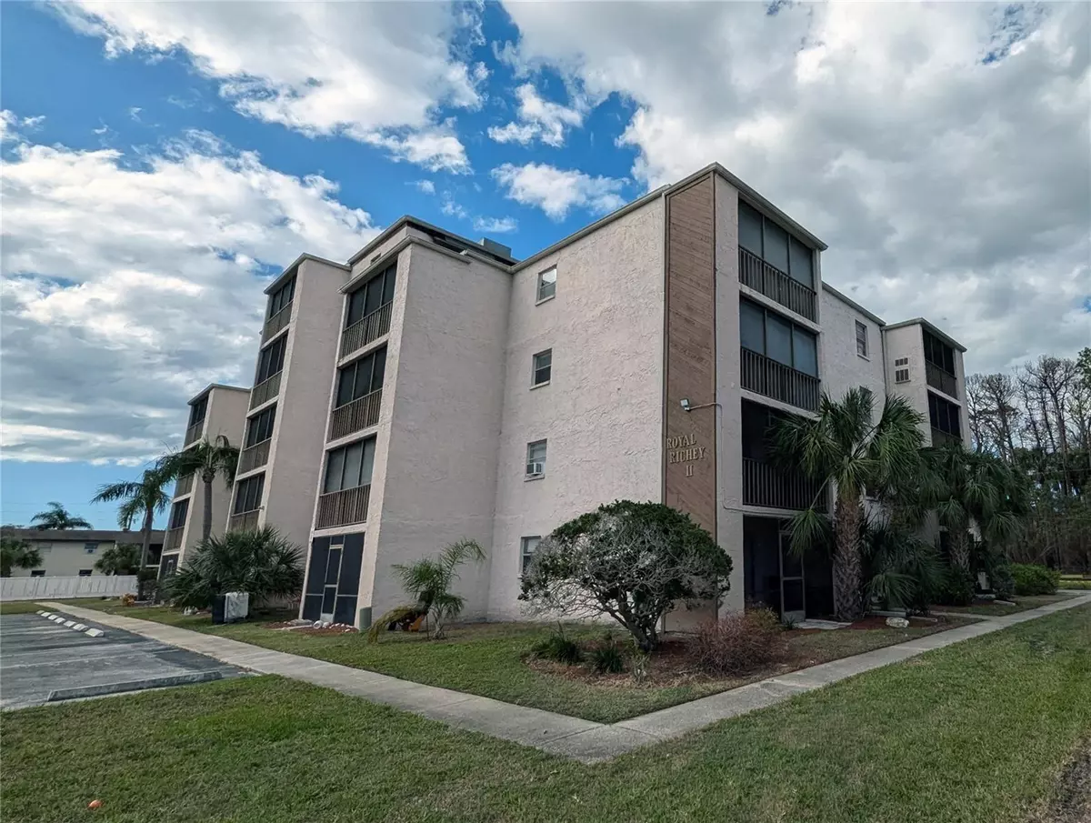 Port Richey, FL 34668,5541 BAY BLVD #108