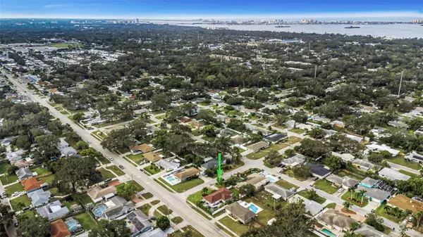 Dunedin, FL 34698,894 JOAN ST