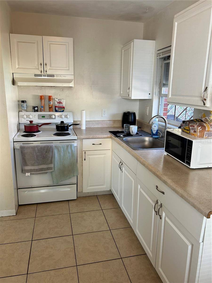 St Petersburg, FL 33705,936 11TH ST N