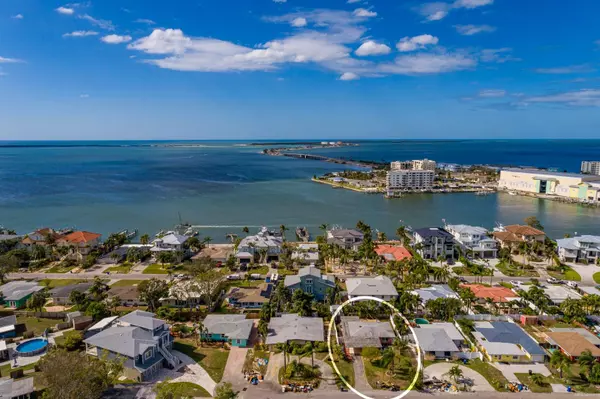 2460 TRADEWINDS DR, Dunedin, FL 34698