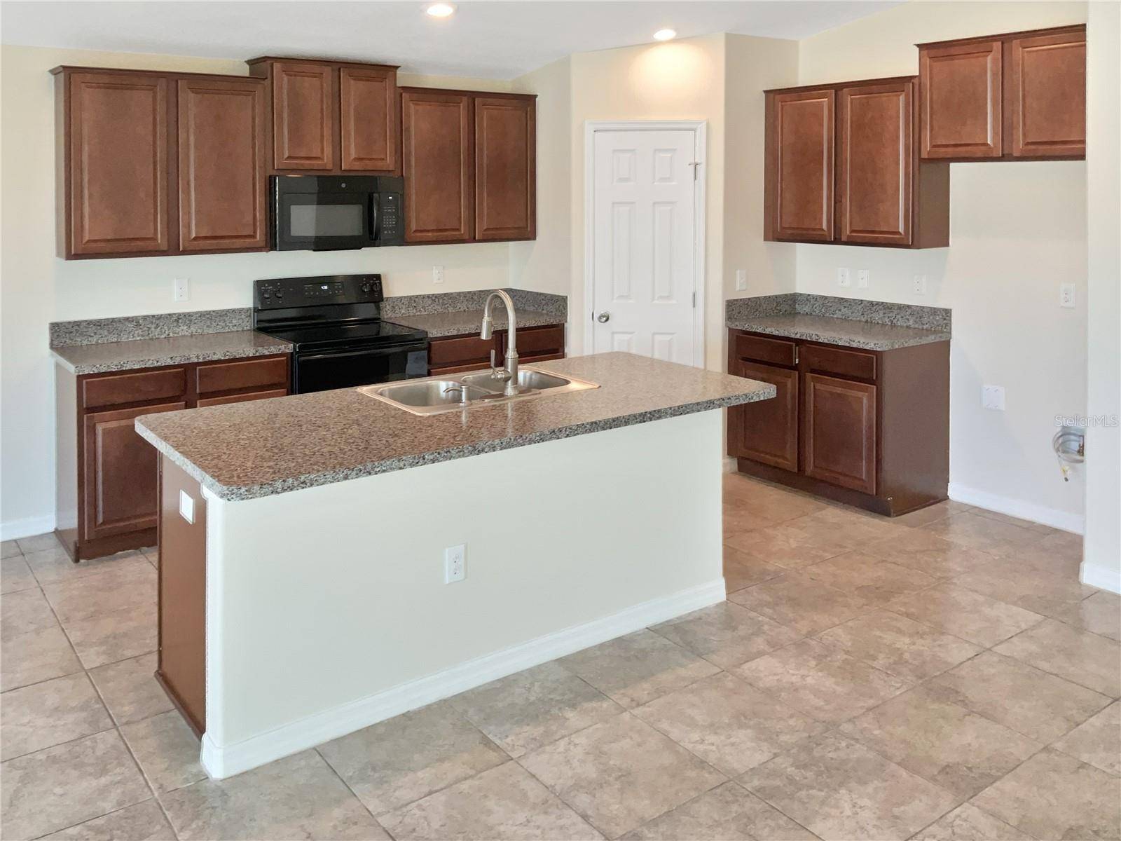 Ruskin, FL 33573,7231 SOMERSET POND DR