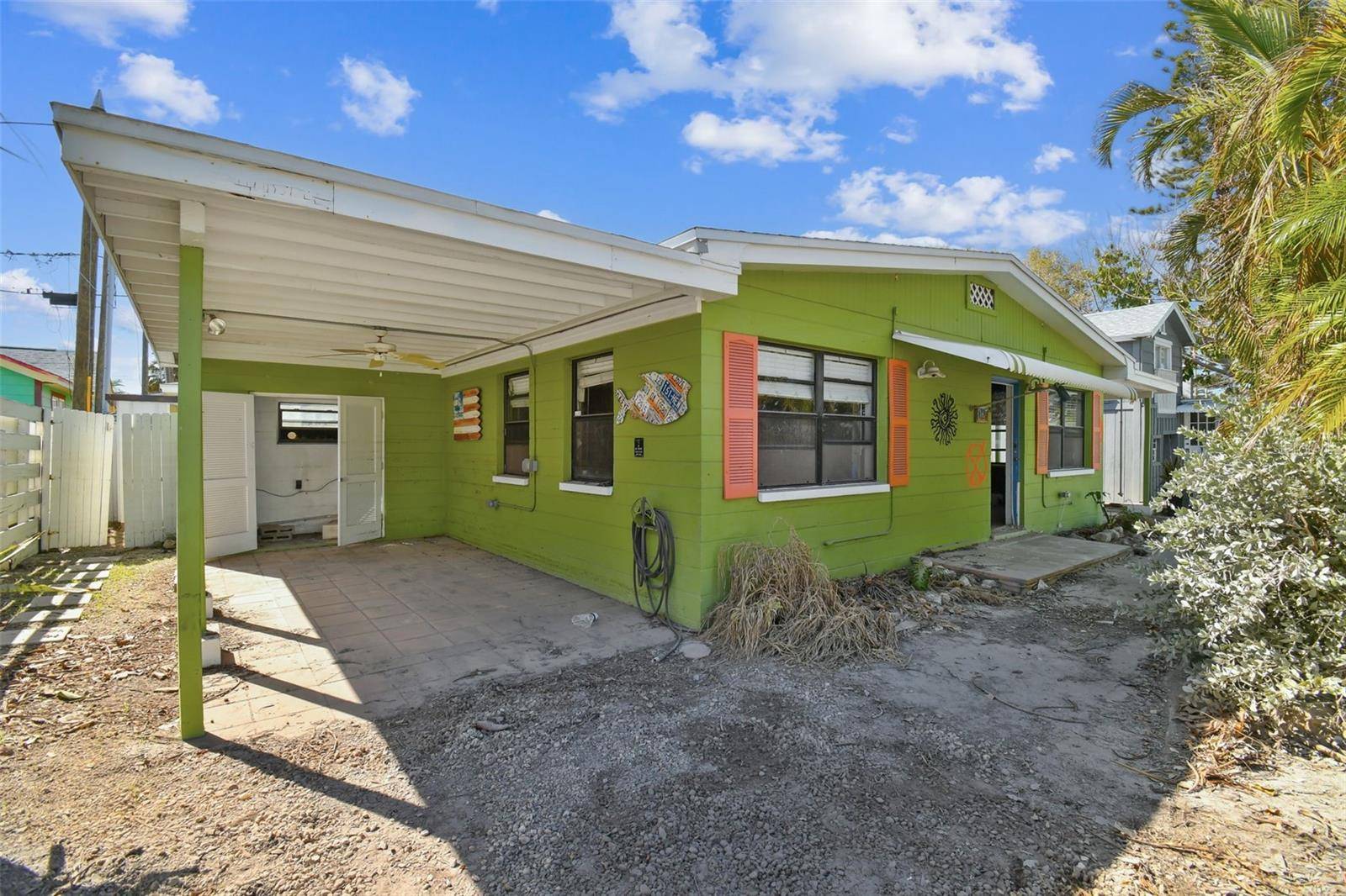 121 86TH TER, Treasure Island, FL 33706