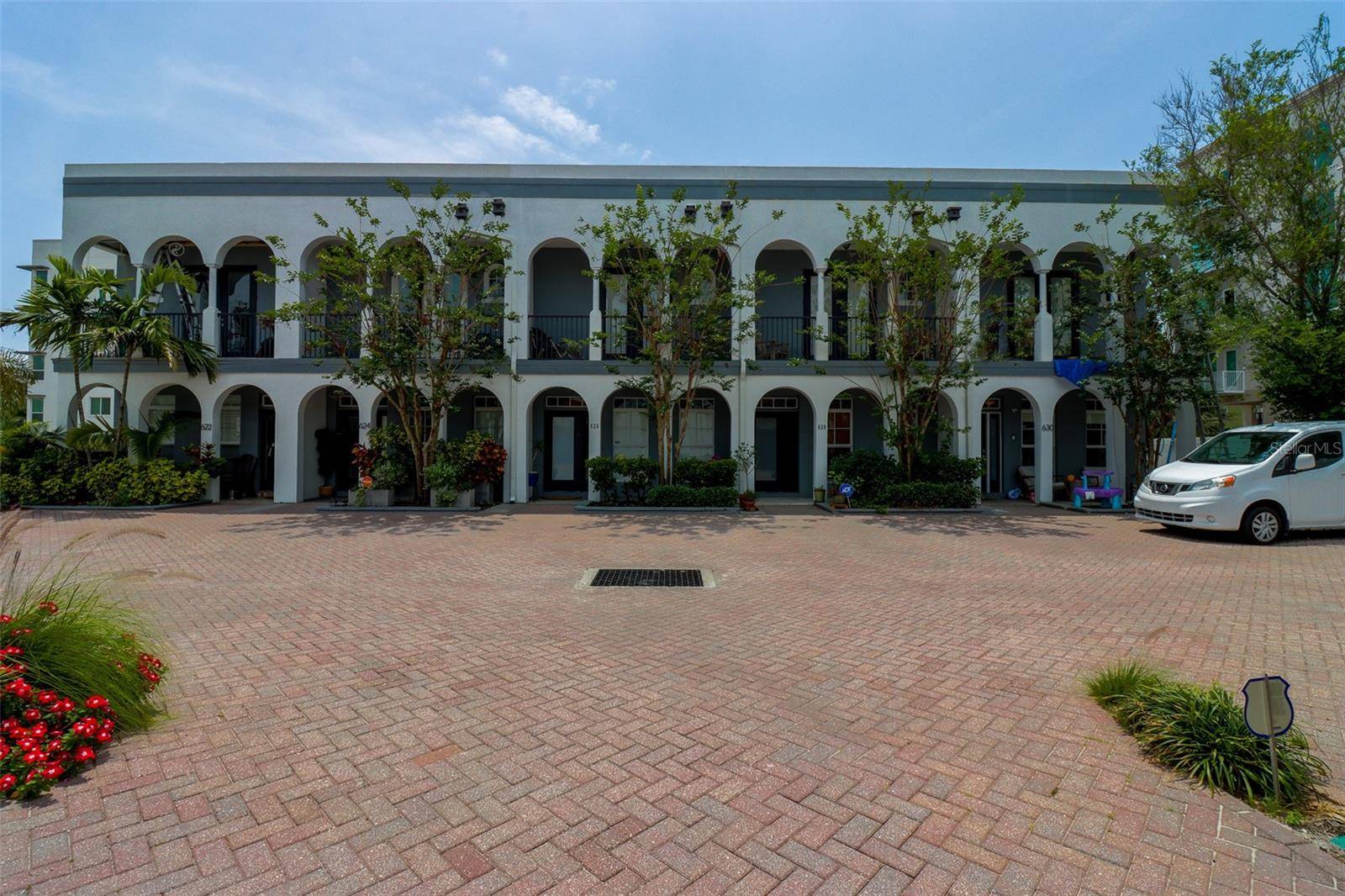 St Petersburg, FL 33701,630 3RD AVE S