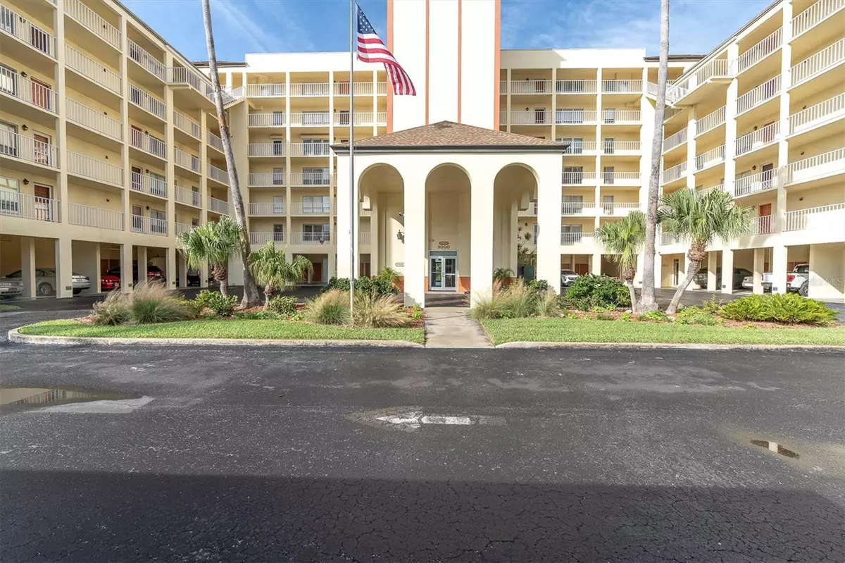 Seminole, FL 33776,9000 COMMODORE DR #401