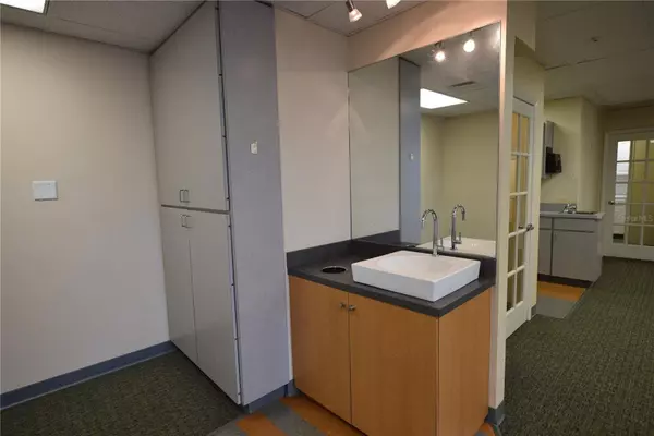 Jacksonville, FL 32256,9109 BAYMEADOWS RD