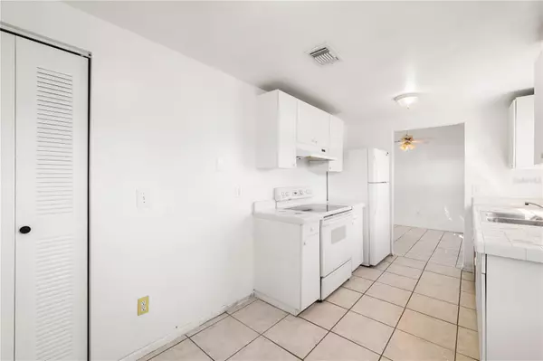 Tampa, FL 33615,9102 POST OAK CT