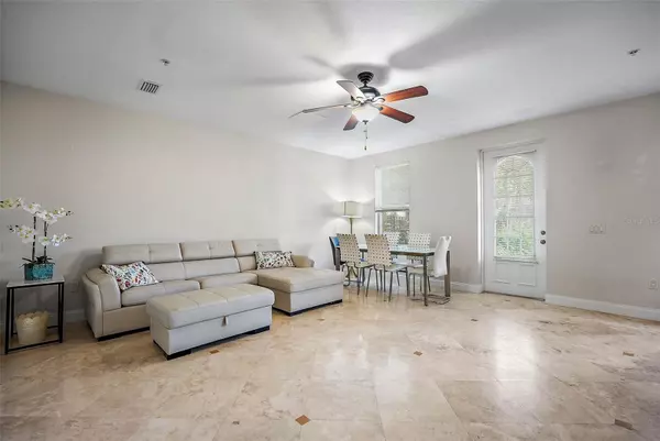 Saint Petersburg, FL 33701,832 BAY ST NE #2