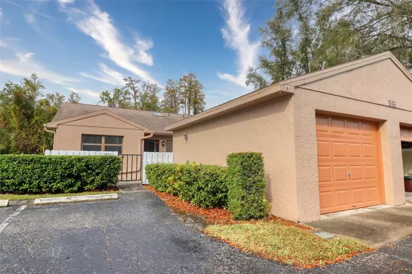 Tarpon Springs, FL 34688,3165 CHARTER CLUB DR #A