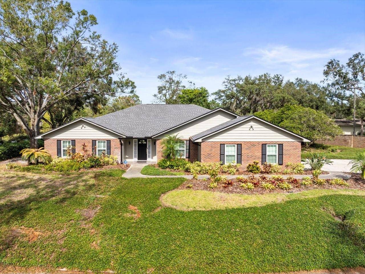 10111 LAKE COVE LN,  Tampa,  FL 33618
