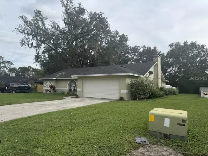 2302 W SUGAR CREEK DR, Lakeland, FL 33811