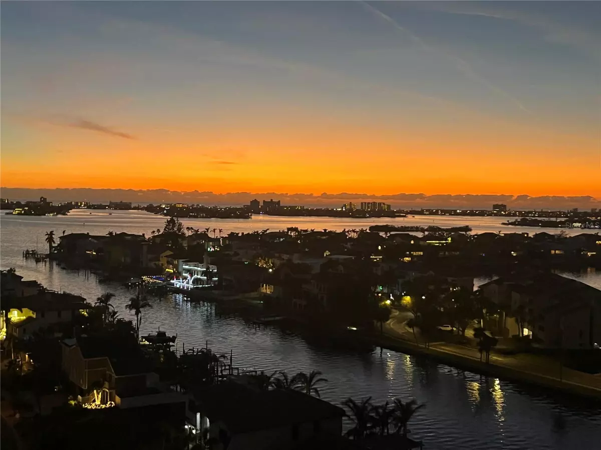 St Petersburg, FL 33707,5950 PELICAN BAY PLZ S #PH-2D