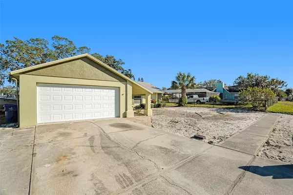 Port Richey, FL 34668,8150 ROSE PETAL CT #E