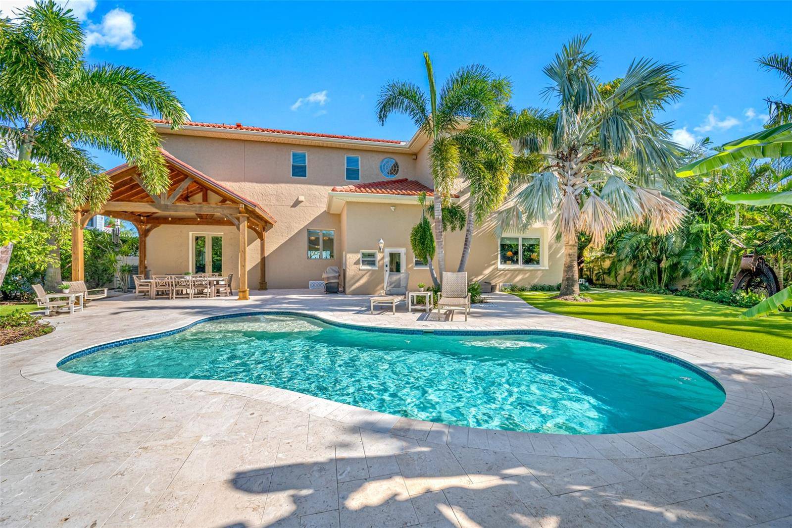 St Petersburg, FL 33705,1925 BEACH DR SE