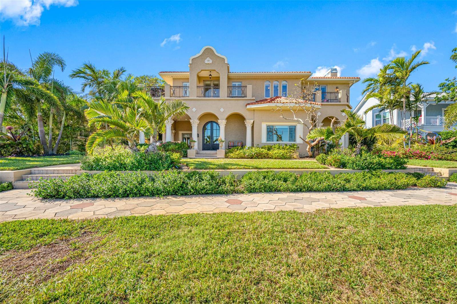 1925 BEACH DR SE, St Petersburg, FL 33705