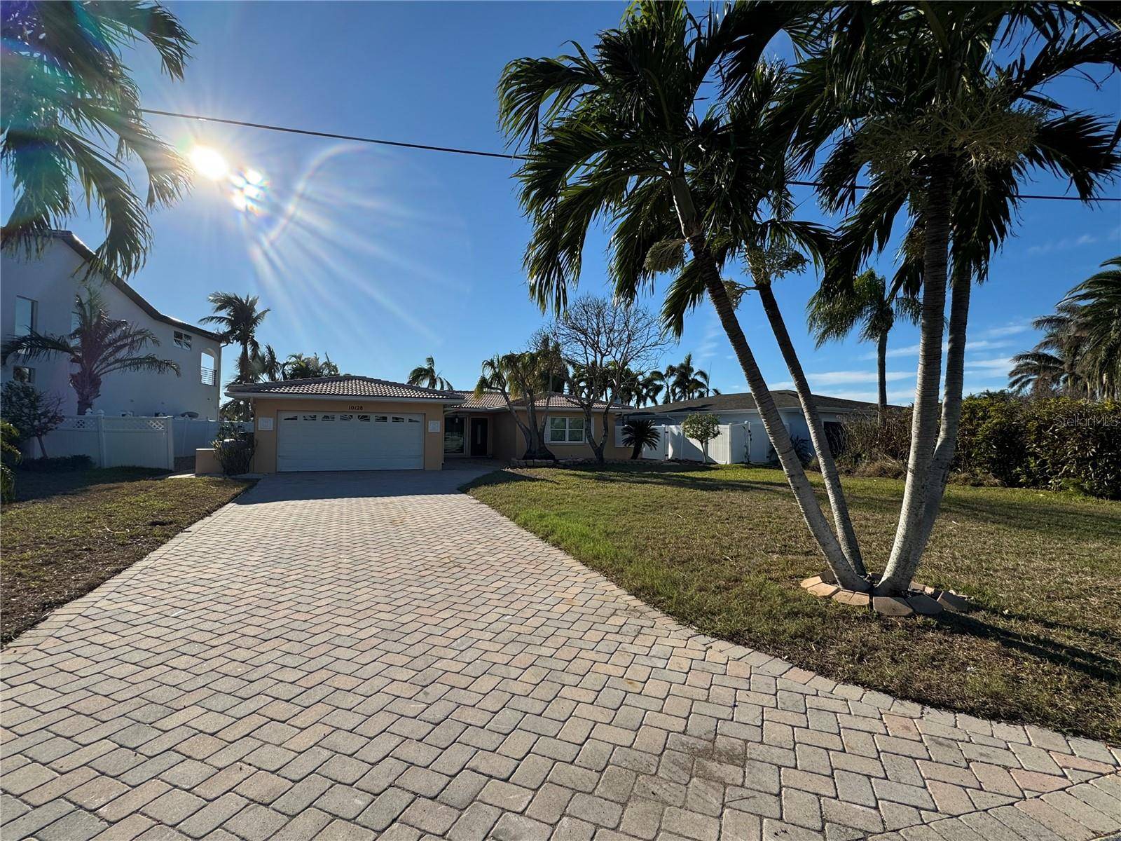 10128 YACHT CLUB DR, Treasure Island, FL 33706