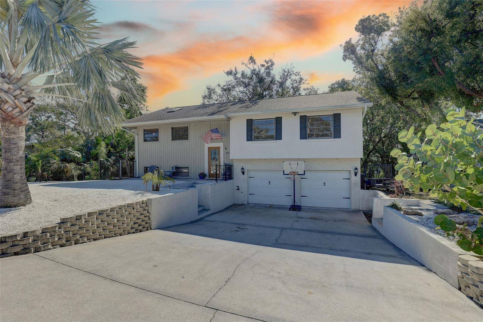 323 RIDGE RD, Palm Harbor, FL 34683