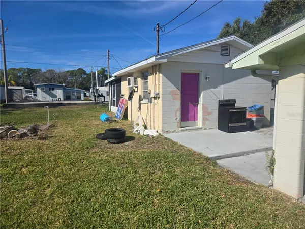 Ruskin, FL 33570,128 18TH ST NW