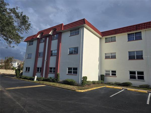 1860 MASSACHUSETTS AVE NE #124,  Saint Petersburg,  FL 33703