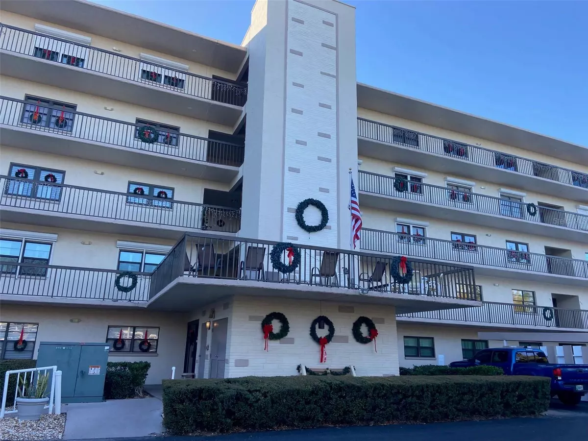 St Petersburg, FL 33709,8198 TERRACE GARDEN DR N #407