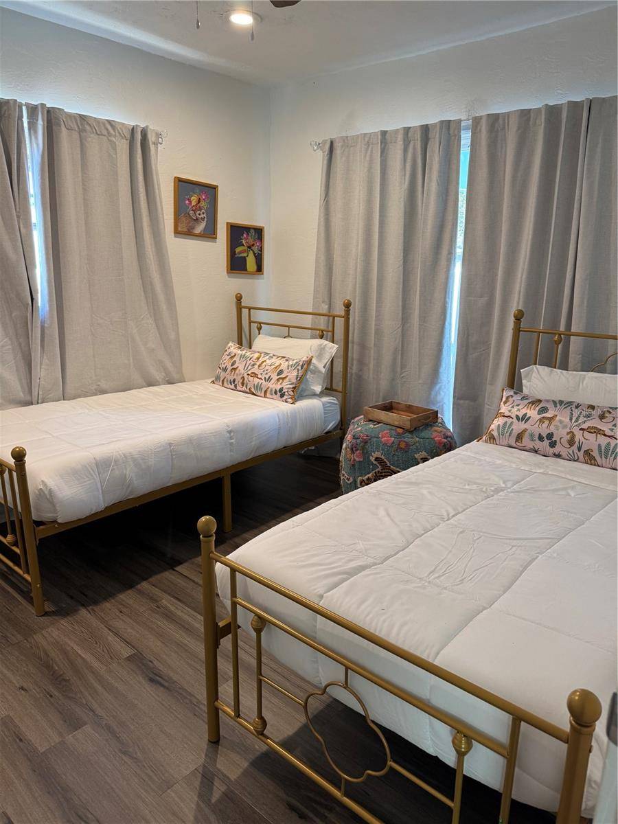 St Petersburg, FL 33710,4949 35TH AVE N