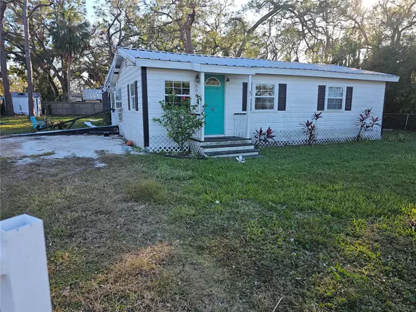 Ruskin, FL 33570,808 4TH AVE SW