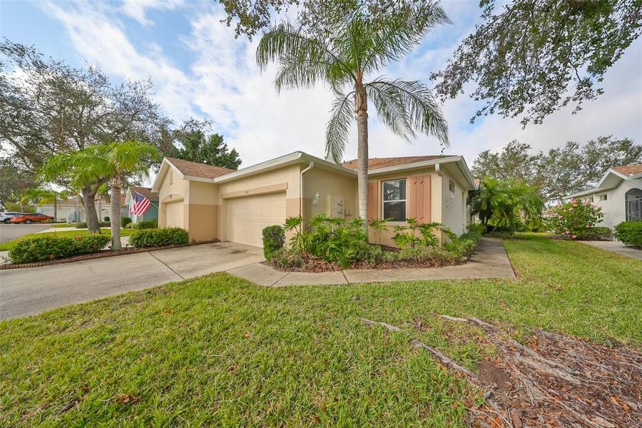 1237 HUNTINGTON GREENS DR, Sun City Center, FL 33573