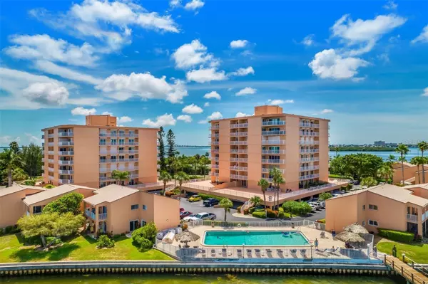 St Petersburg, FL 33711,7432 SUNSHINE SKYWAY LN S #402