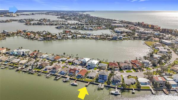 17030 DOLPHIN DR, North Redington Beach, FL 33708