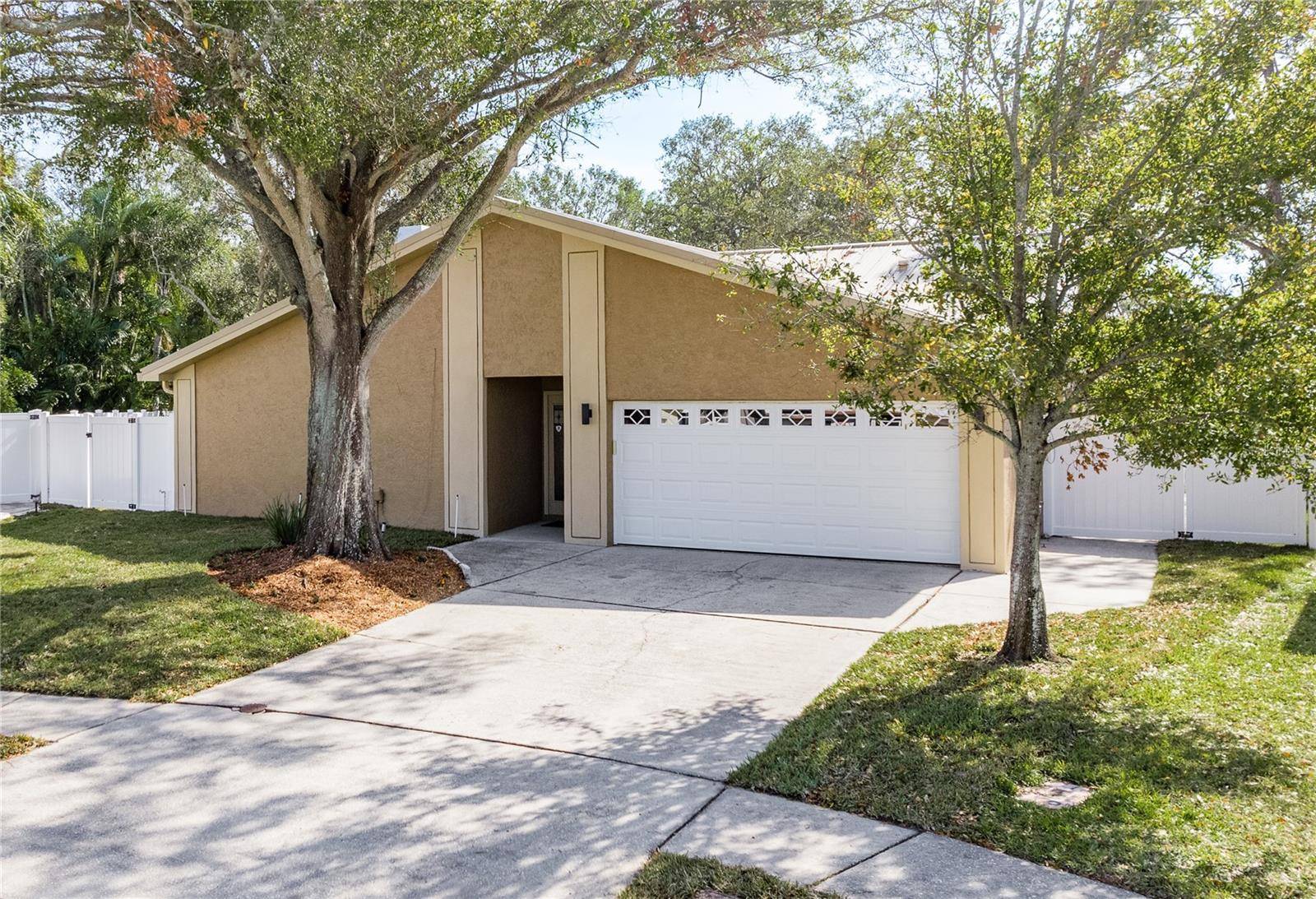 203 WHISPER LAKE RD,  Palm Harbor,  FL 34683