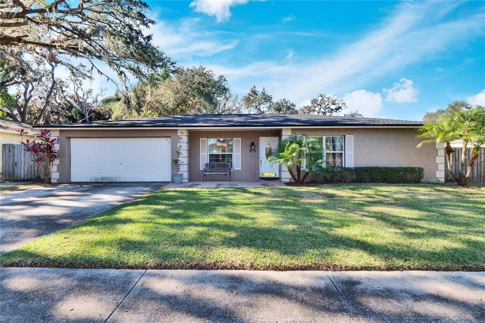 1206 MEADOWCREST DR, Valrico, FL 33594