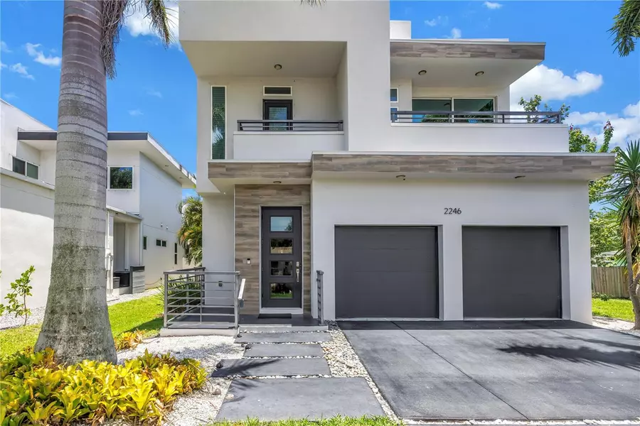 2246 FIESTA DR, Sarasota, FL 34231