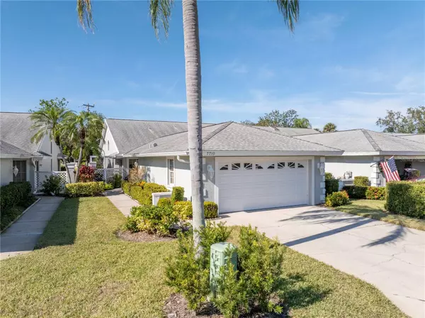 7710 PALM AIRE LN, Sarasota, FL 34243