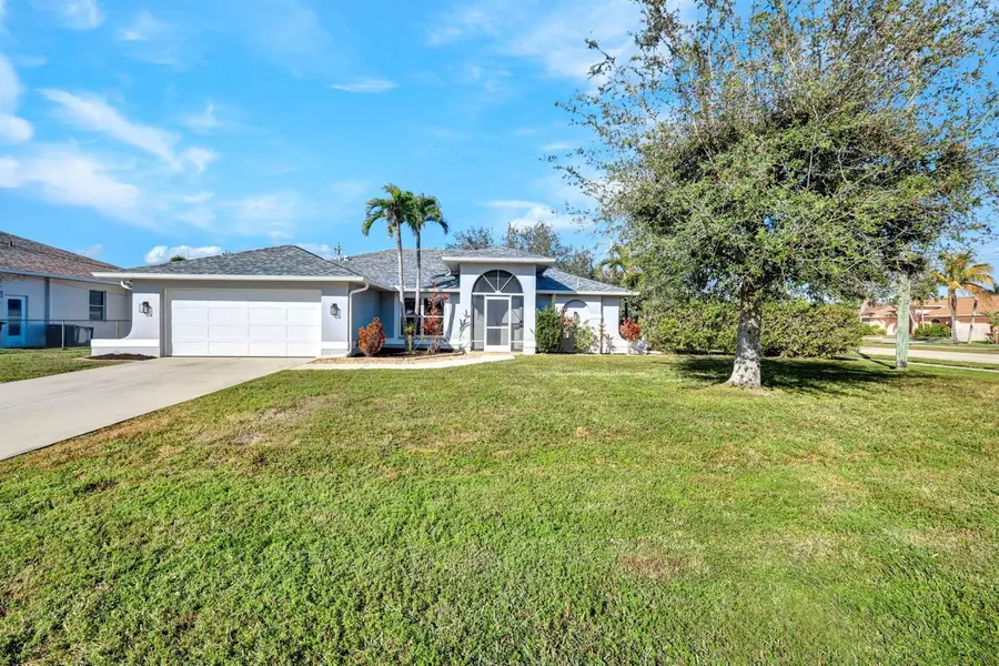 627 SE 18TH TER, Cape Coral, FL 33990