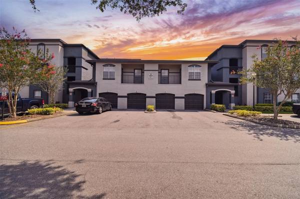 8517 ISLAND BREEZE LN #207, Temple Terrace, FL 33637