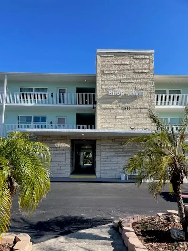 1819 SHORE DR S #203, South Pasadena, FL 33707