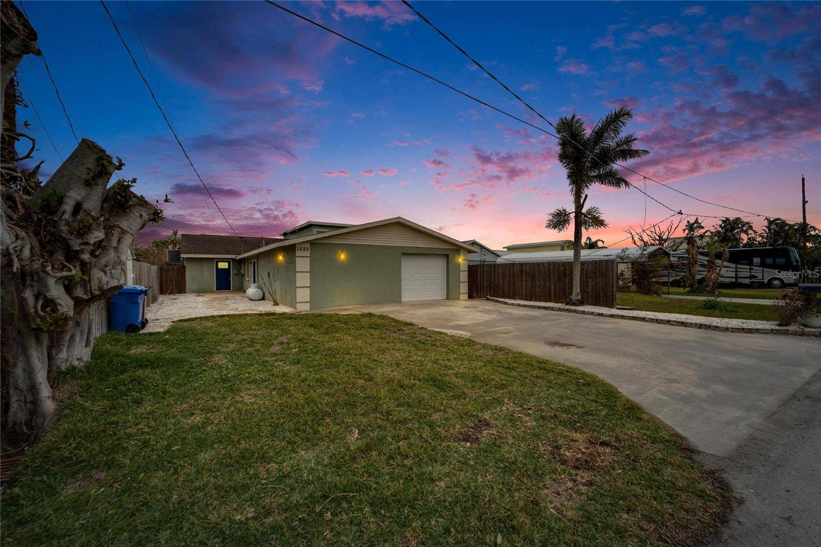 Ruskin, FL 33570,1022 CANAL ST