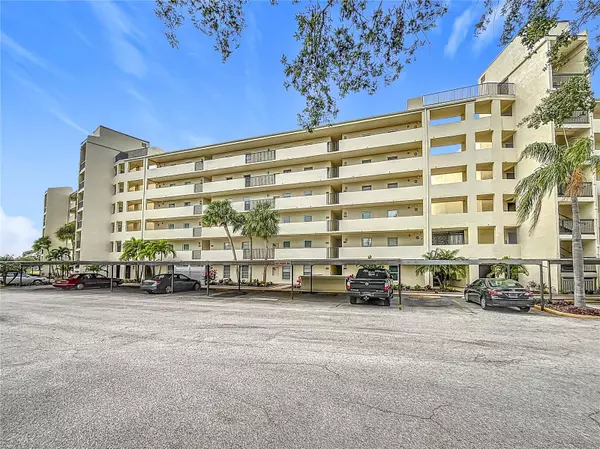 Largo, FL 33771,225 COUNTRY CLUB DR #1611