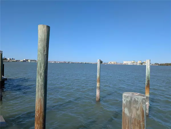 Madeira Beach, FL 33708,906 BAY POINT DR