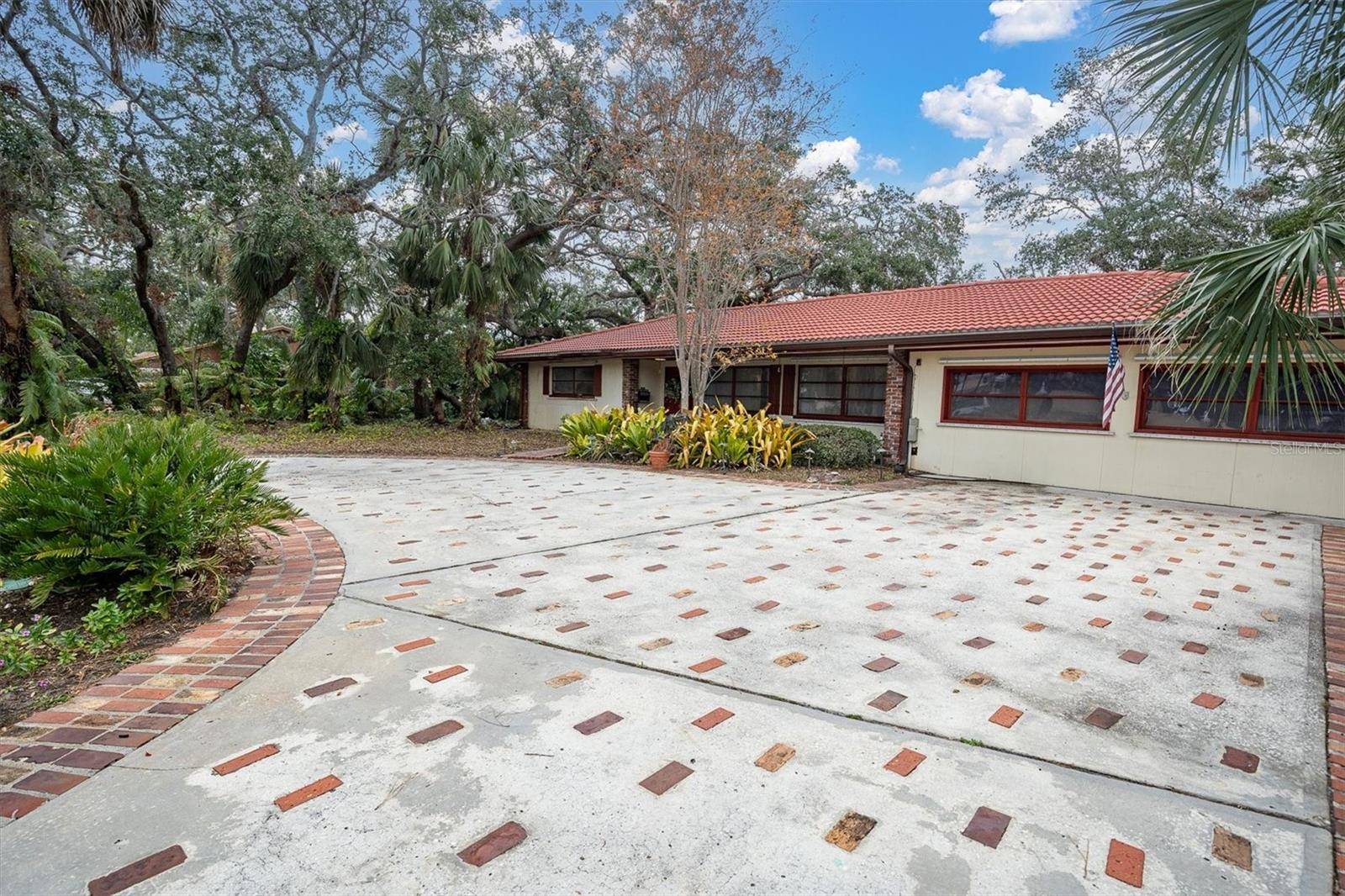 St Petersburg, FL 33710,1545 PARK ST N