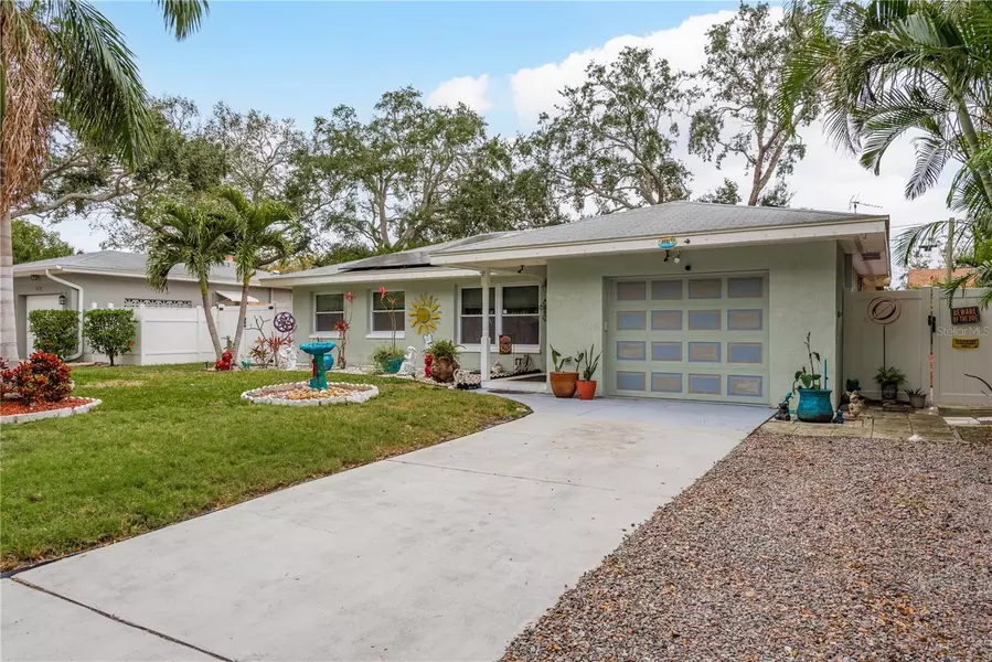 1611 SAN CHARLES DR, Dunedin, FL 34698