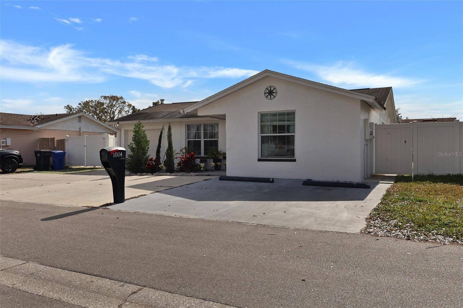 10114 CHIMNEY HILL CT, Tampa, FL 33615