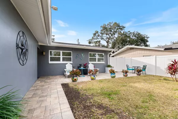 Dunedin, FL 34698,496 OAKWOOD DR