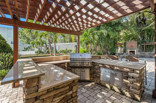 Tampa, FL 33611,5701 S MACDILL AVE