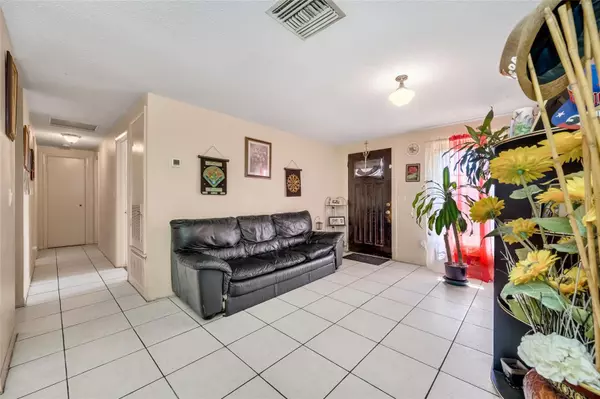 Tampa, FL 33615,8348 GARRISON CIR